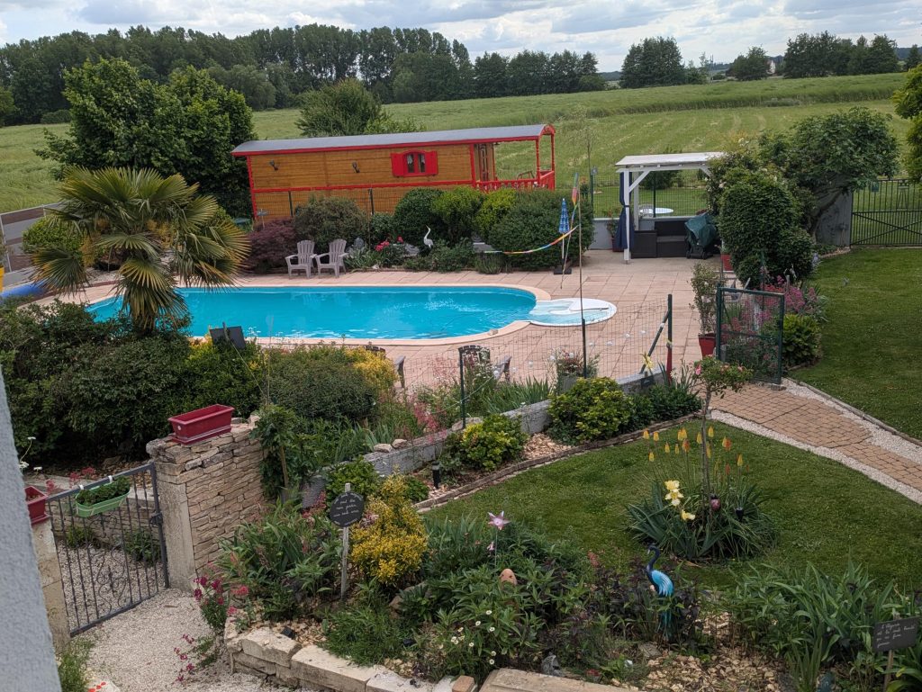 photo piscine et de la roulotte